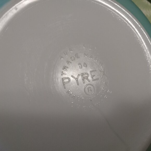 Pyrex aqua bowl 404 4QT - Picture 2 of 7
